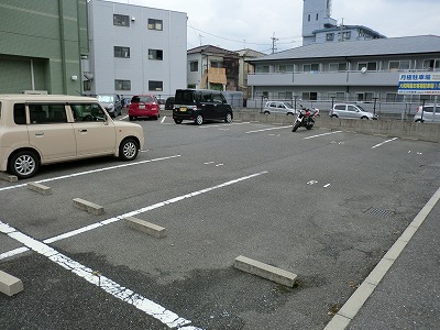 アヴァンセ中筋Ⅱ 駐車場