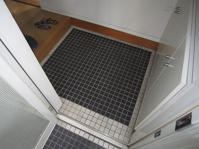 井上貸家 玄関