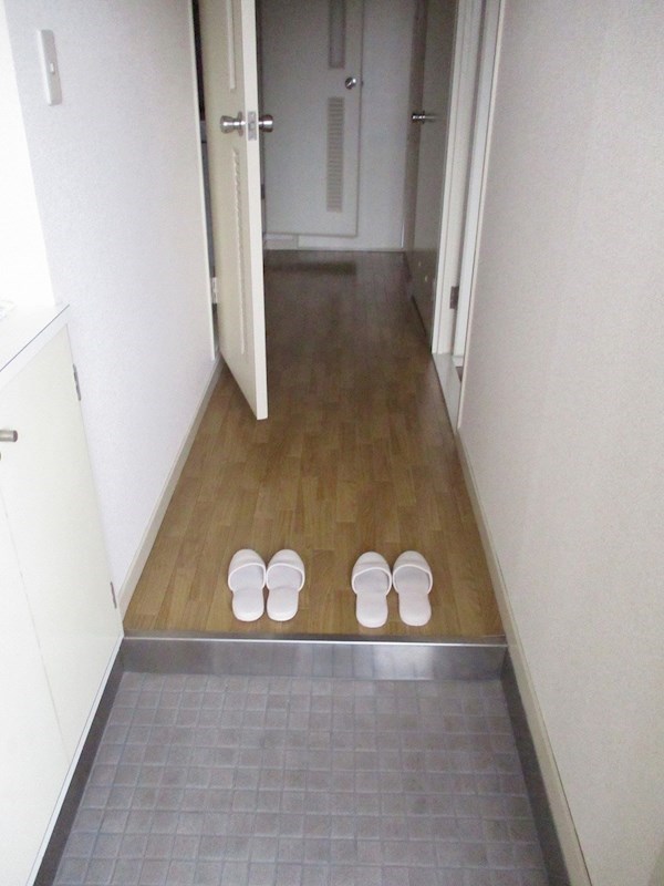 エコービル 玄関