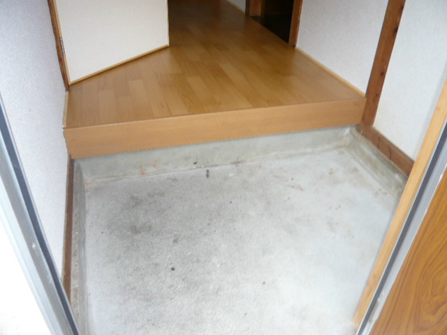 鶏冠井町堀ノ内貸家 玄関