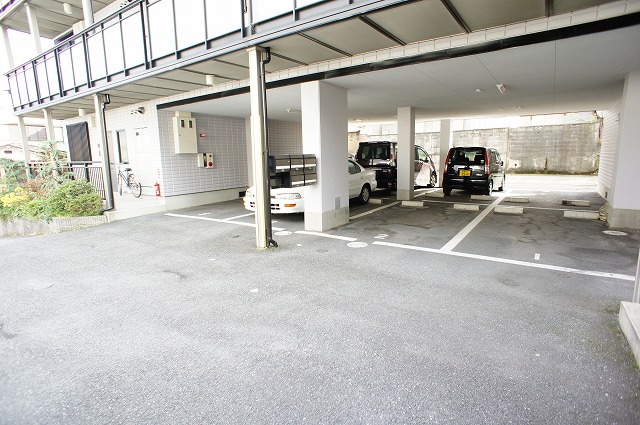ヴィラアバンセ 駐車場