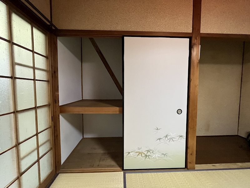 鶏冠井町荒内22-1貸家 収納