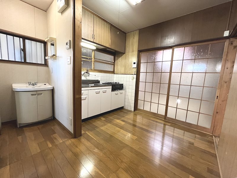 鶏冠井町荒内22-1貸家 リビング