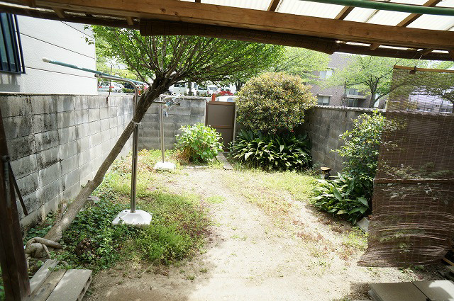 鶏冠井町上古短期貸家 庭