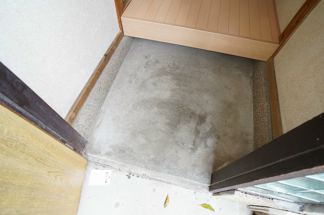 鶏冠井町上古短期貸家 玄関