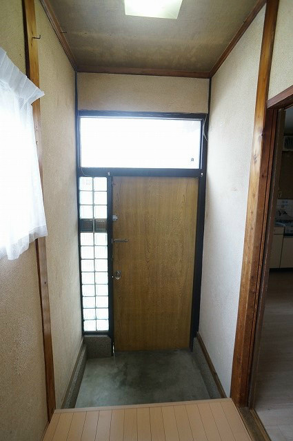 鶏冠井町上古短期貸家 玄関