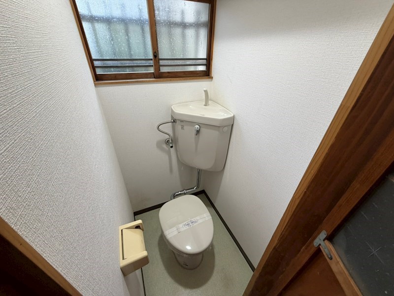 寺戸町山縄手貸家 トイレ