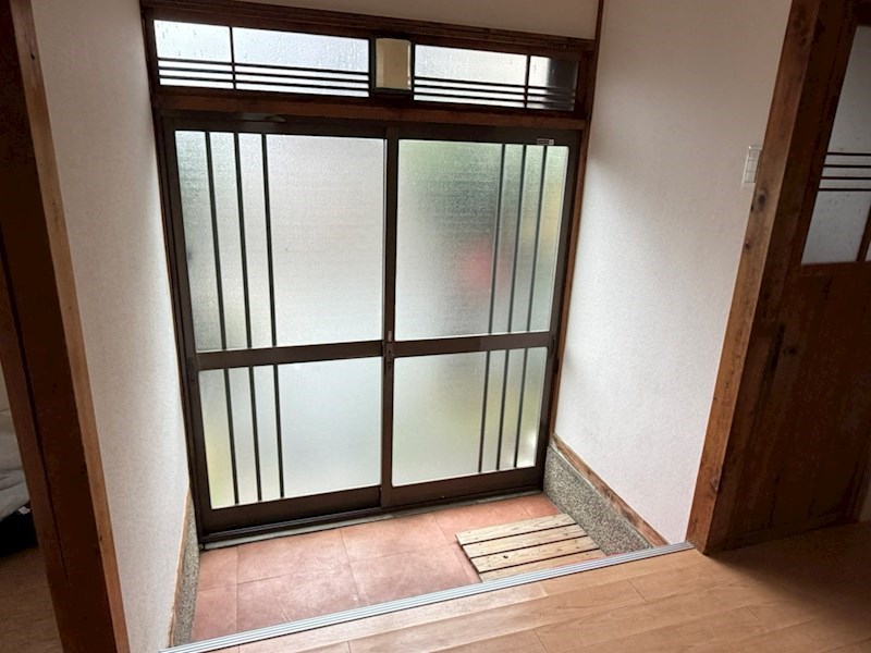 寺戸町山縄手貸家 玄関