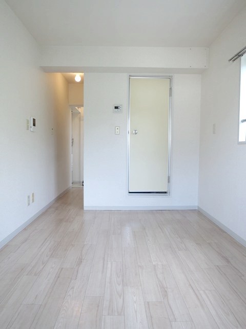 ロータリー祐天寺第１ リビング