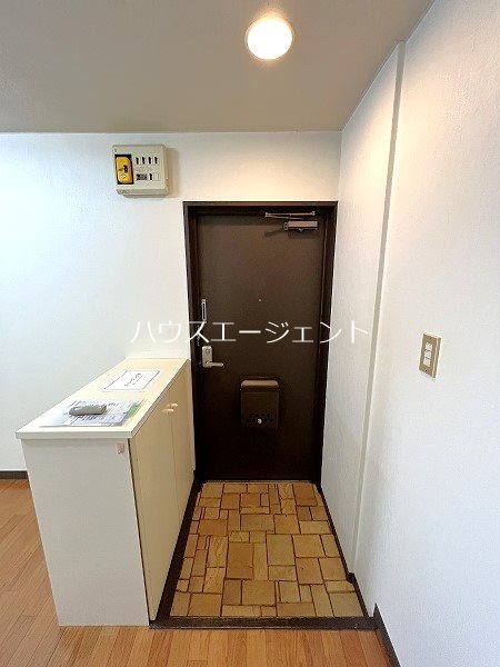 舘山ビル 玄関