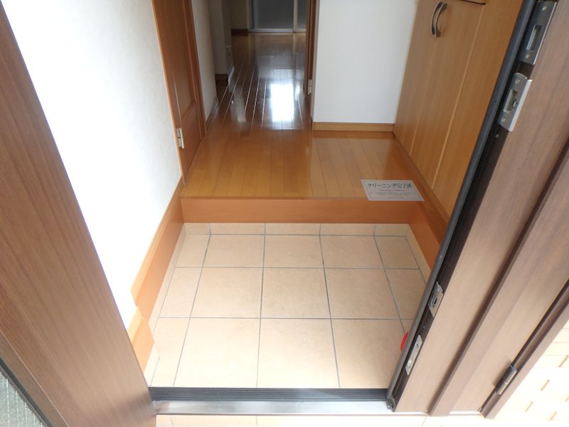 弥生町3丁目戸建 玄関