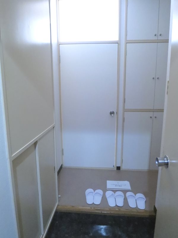 鶴見コーポ 玄関