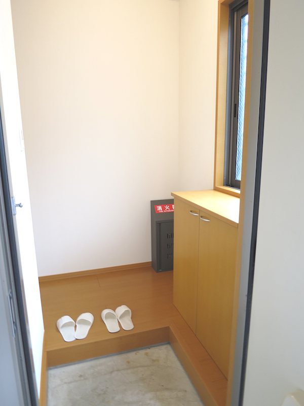 エムズウイング横浜 玄関