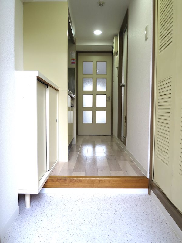 コンフォール岸谷 玄関