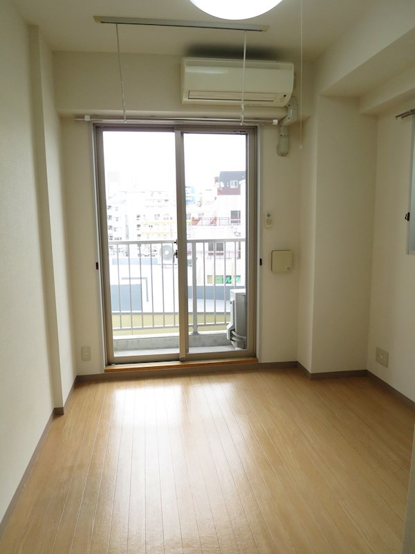 マンマミーア横浜 リビング