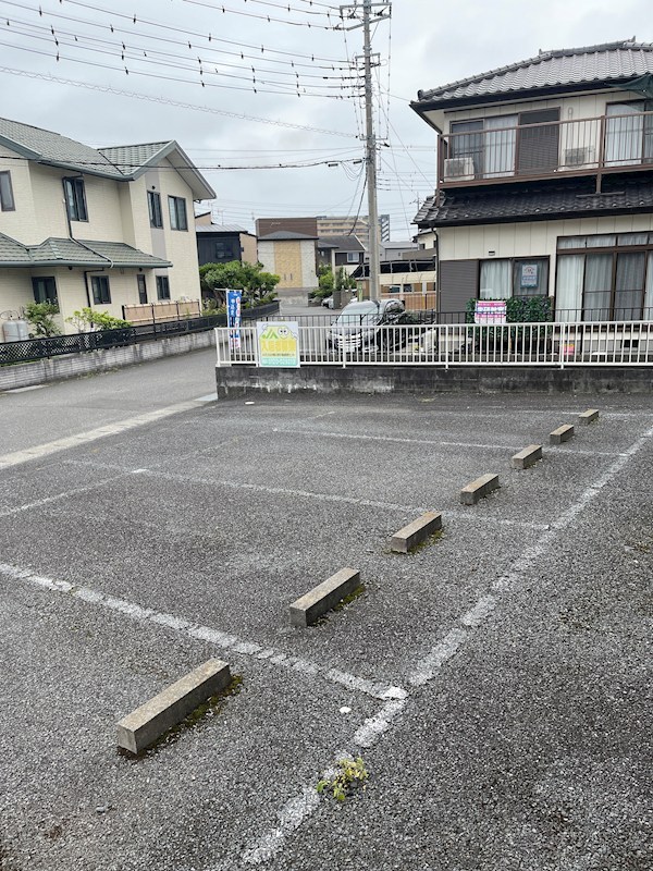 シャインコート　B棟 駐車場