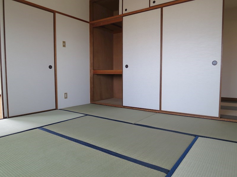 レイジェンス大八木 収納
