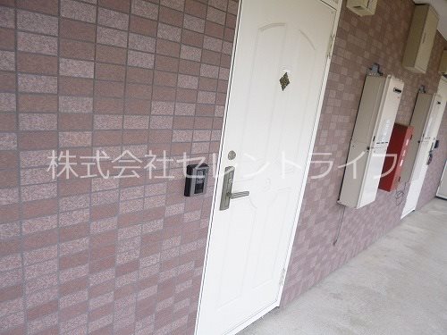 ハウス・ビル 玄関