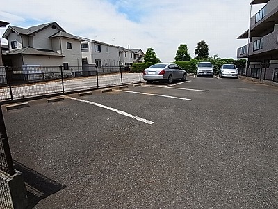 ファミール新柏 駐車場