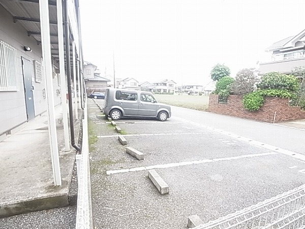 コンフォルターブルＡ 駐車場