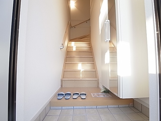 ラグーナＢ 玄関