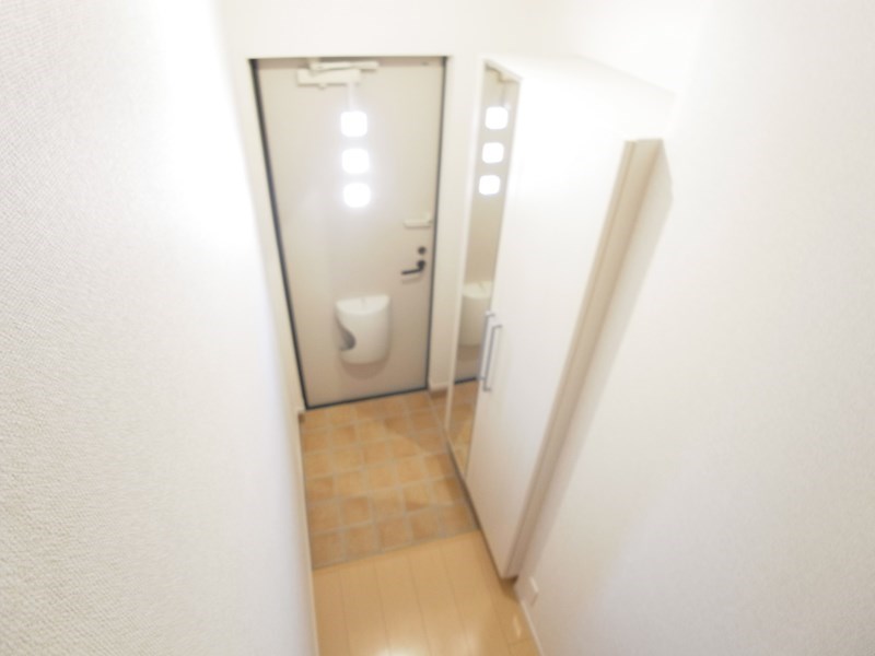 エスタブレＣ 玄関