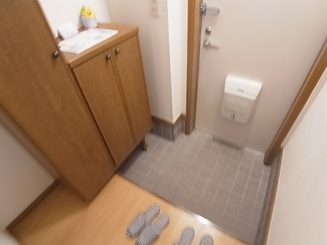 フラワータウンＢ 玄関