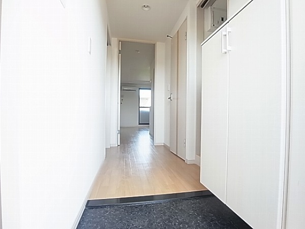 ビアン・ゼルコバ 玄関