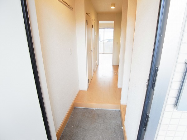 ロイヤルフレア・M 玄関