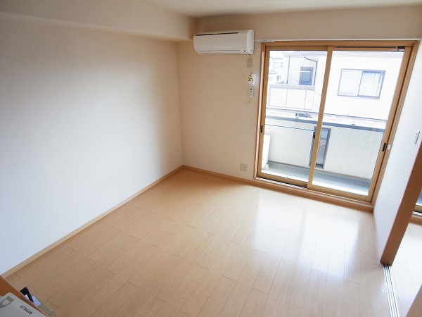 コリーヌ・アン その他11