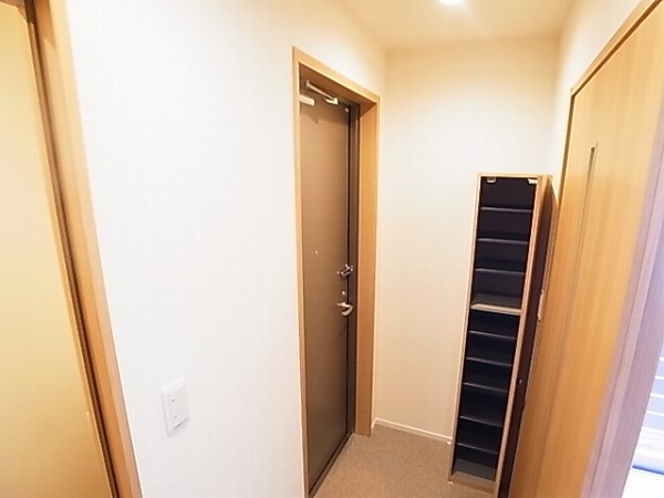 ルーチェ南逆井 玄関