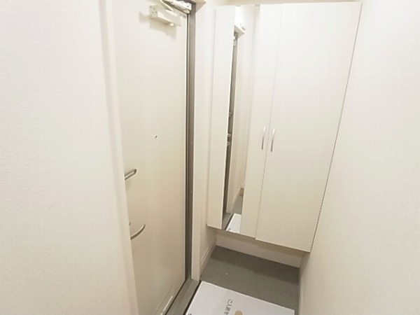 メルベーユおおたかの森　１号棟 玄関