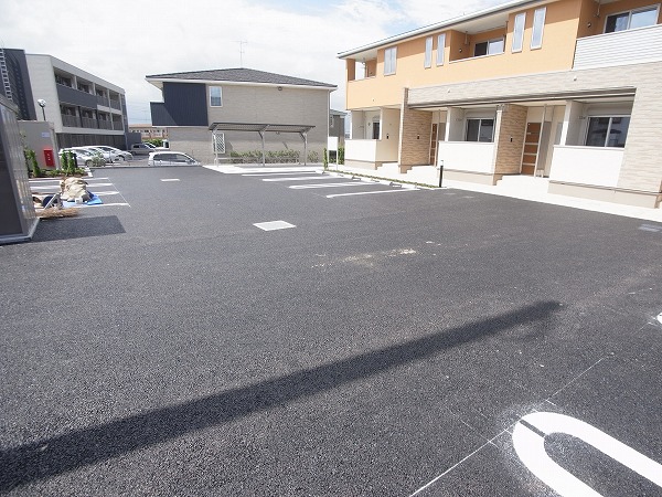 サンライトヒルズＥ 駐車場