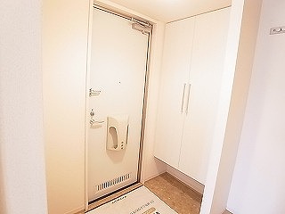 エイミーグラントＤ 玄関