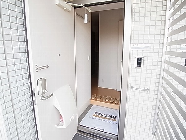 カームベリーD 玄関