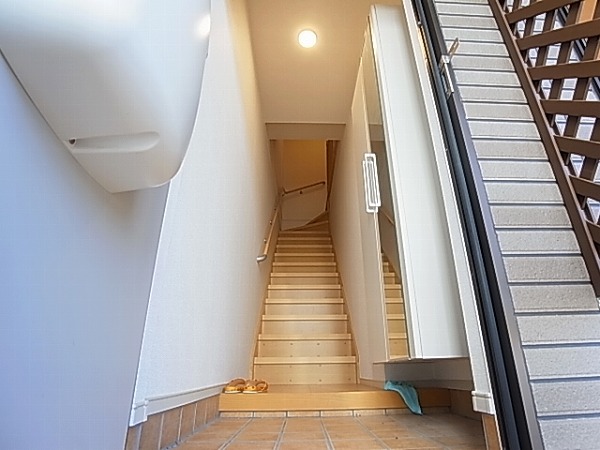 イルミナーレＡ 玄関