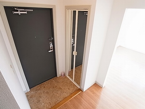 グランチェスタＭ 玄関