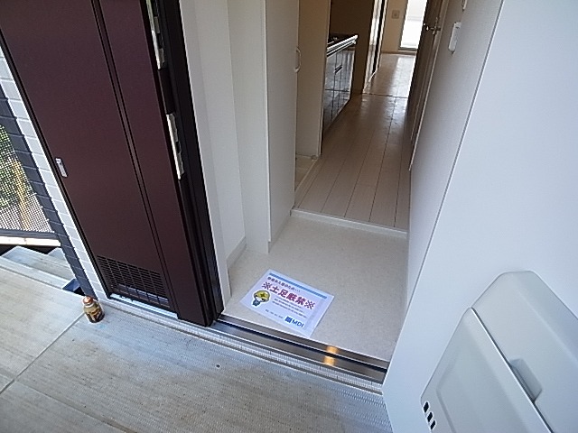 リブリ・ラルジュ 玄関