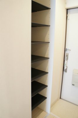 リブリ・こでまり 玄関