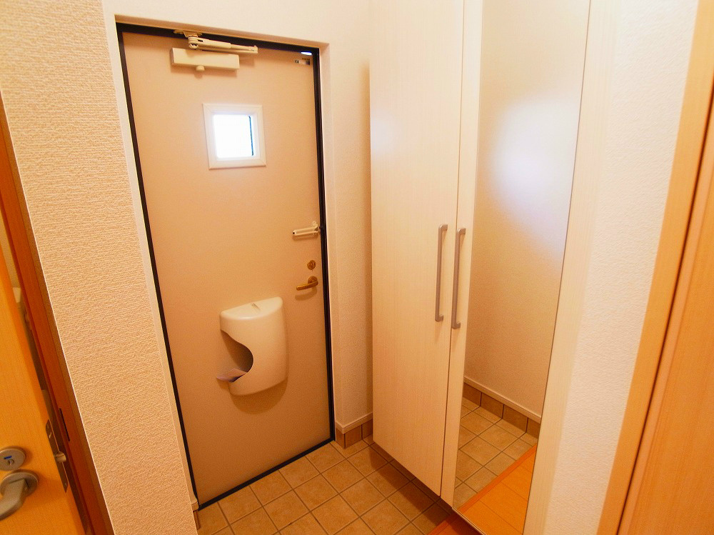 プロムナードA 玄関