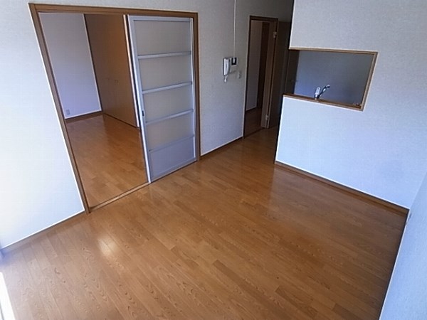 ヴェルドミール逆井 リビング