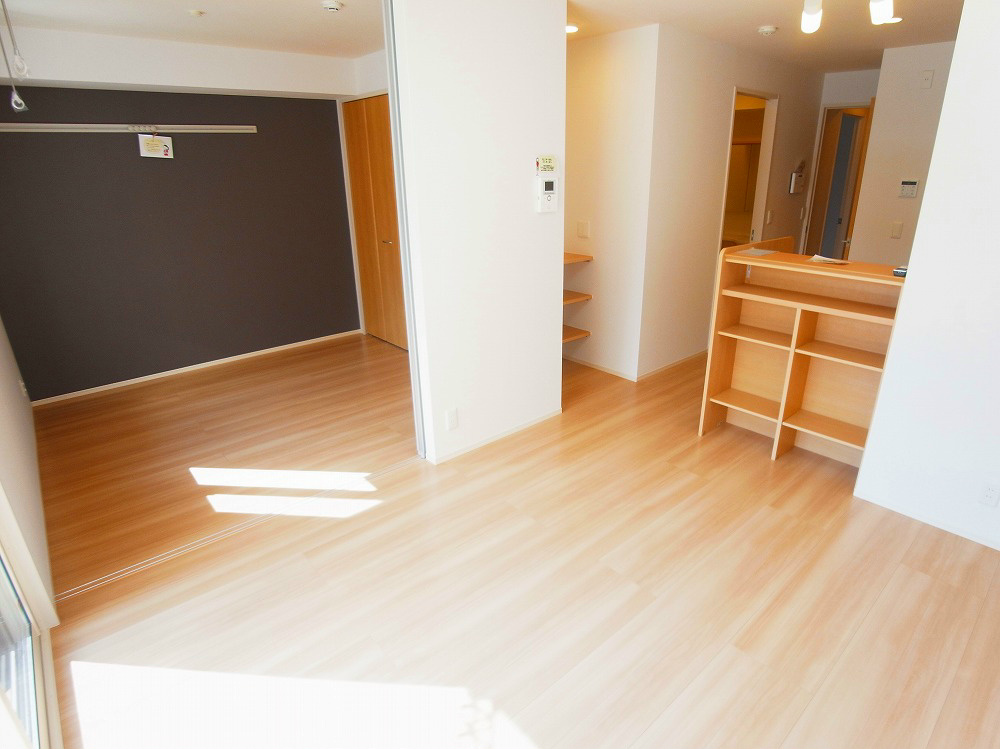 ホワイト・サラ リビング