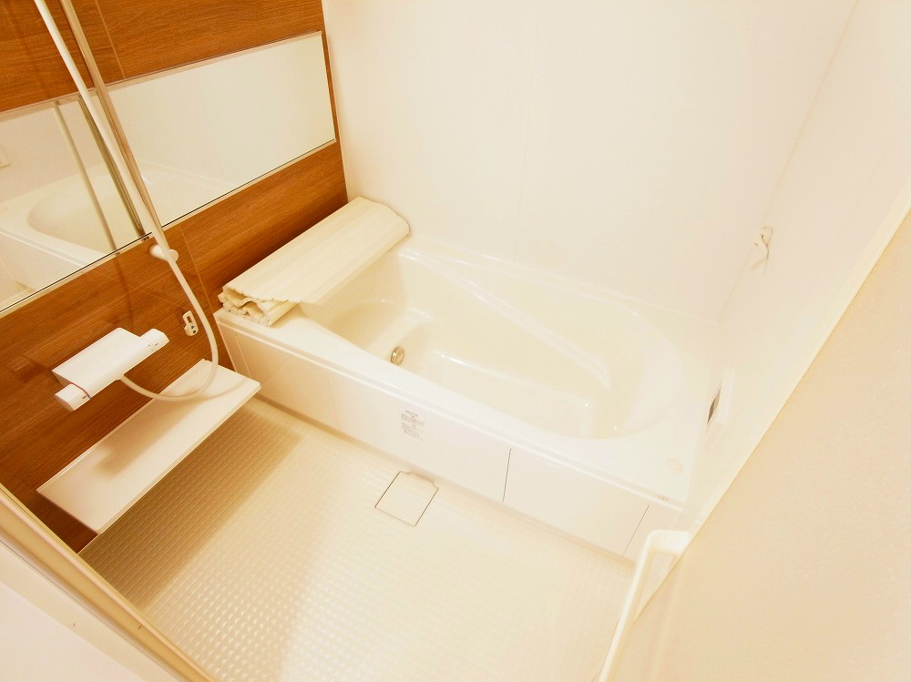 ホワイト・サラ 風呂画像