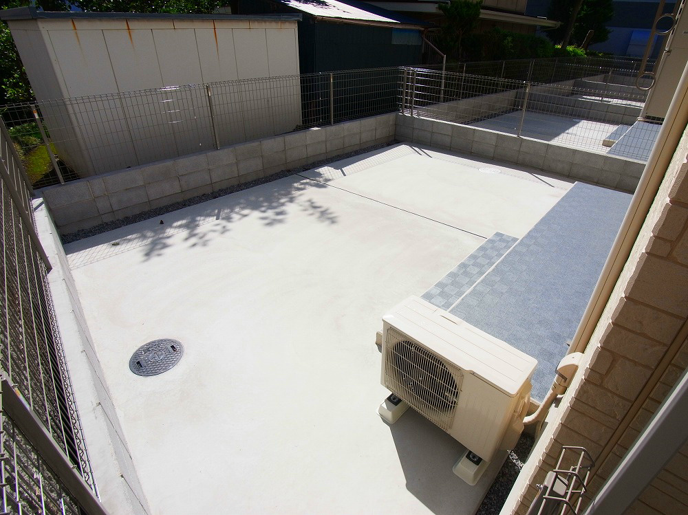 ホワイト・サラ ベランダ