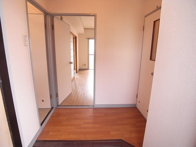 コンプレート中津口 玄関