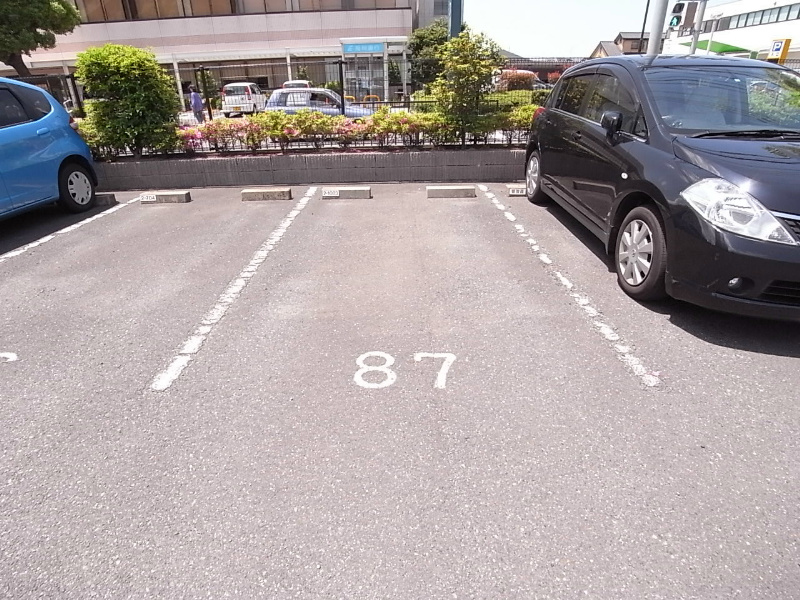 ライフプラザ沢見Ⅱ番館 駐車場