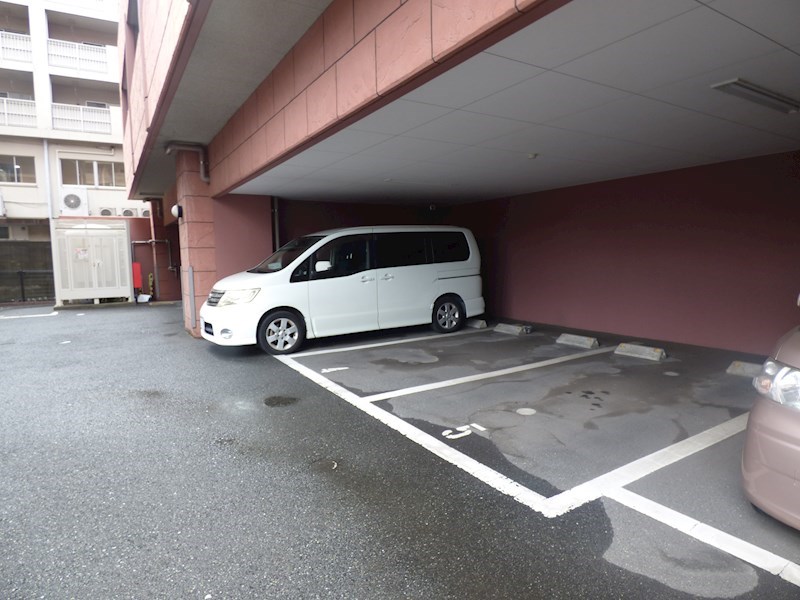 ルネッサンス21小倉東 駐車場