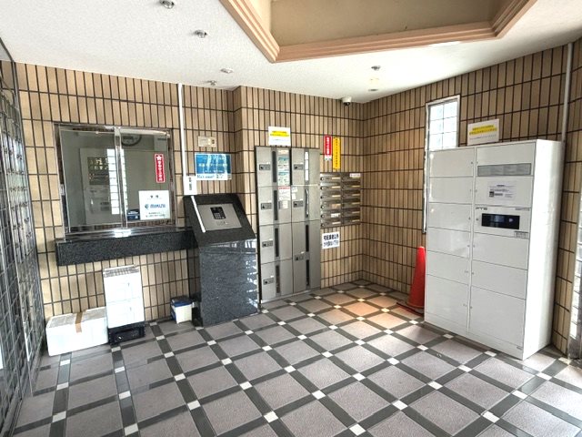 ニューリバー九工大駅前 ロビー