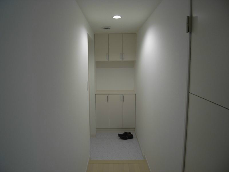 ＩＯＭスクエアー 玄関