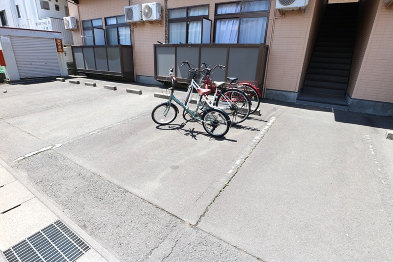 ジュンハイツ大和Ⅲ 駐車場